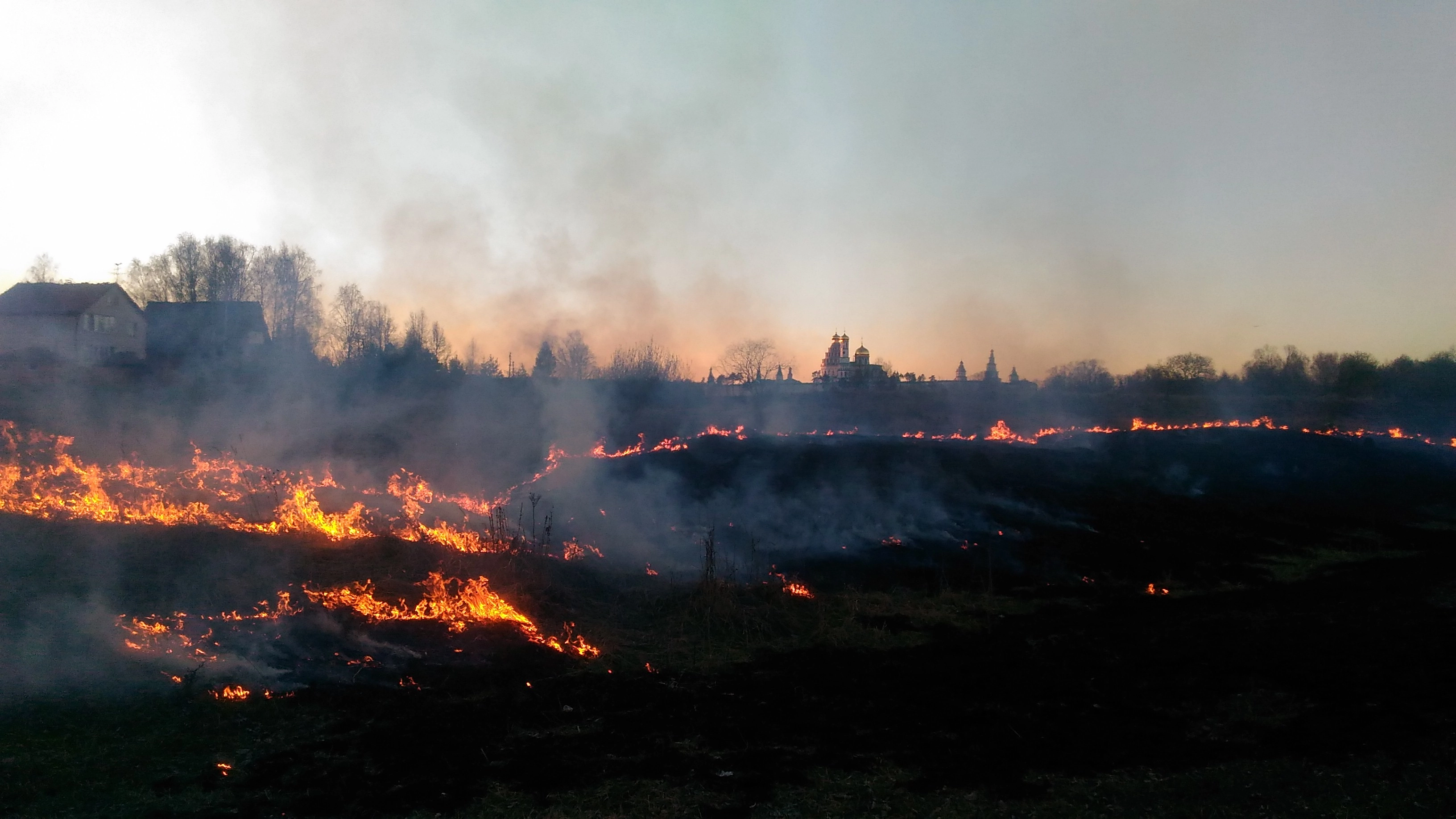 полыхают в огне дома (100) фото